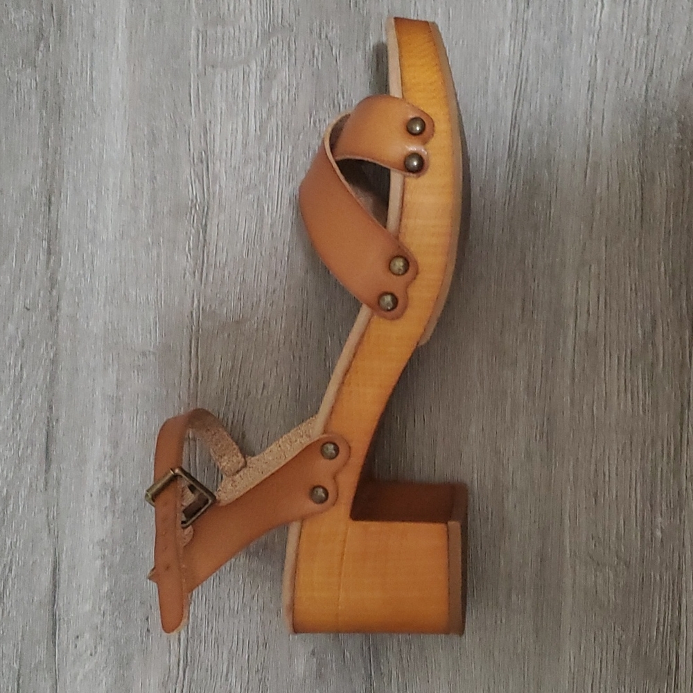 Tan heel sandals